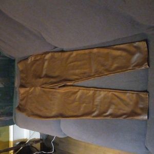 Ladies leggings faux leather type.